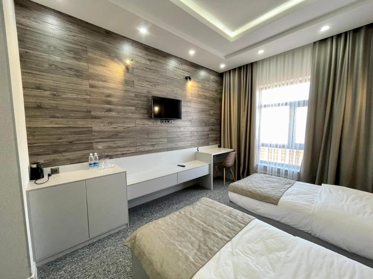 Terrasse Hotel & Bar บิชเคก ภายนอก รูปภาพ
